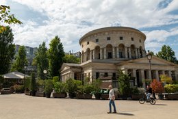 19th-arrondissement;-Architectural-heritage;-Cyclist;-Elevated-metro;-Folding-bicycle;-France;-Île-de-France-region;-Kaleidos;-Kaleidos-images;-La-parole-à-limage;-Lamppost;-Paris;-Parisian-heritage;-Portico;-Rotonde-de-la-Villette;-Stories-Pictures;-Summer-2026;-Sustainable-mobility;-Tarek-Charara